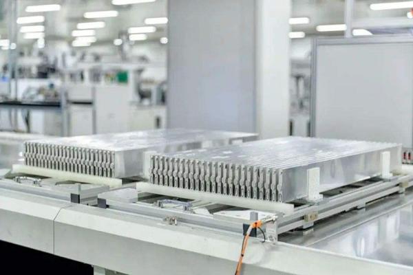 最新の会社ニュース 刃の電池はリチウム鉄リン酸塩です  1